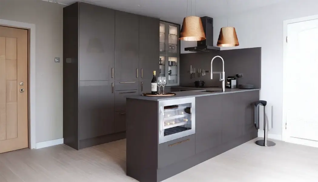 superficie de madera brillante gris humo 2